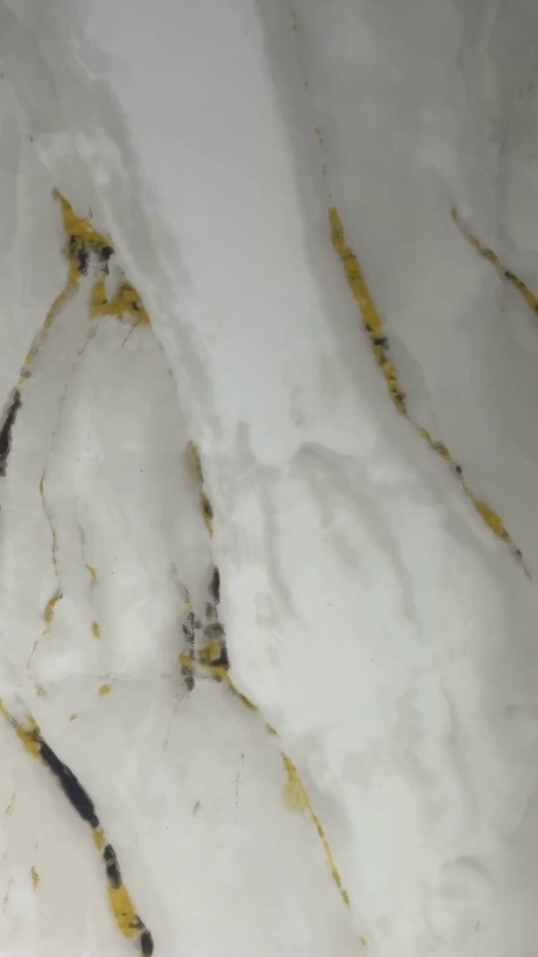 Încarcă clipul video: 